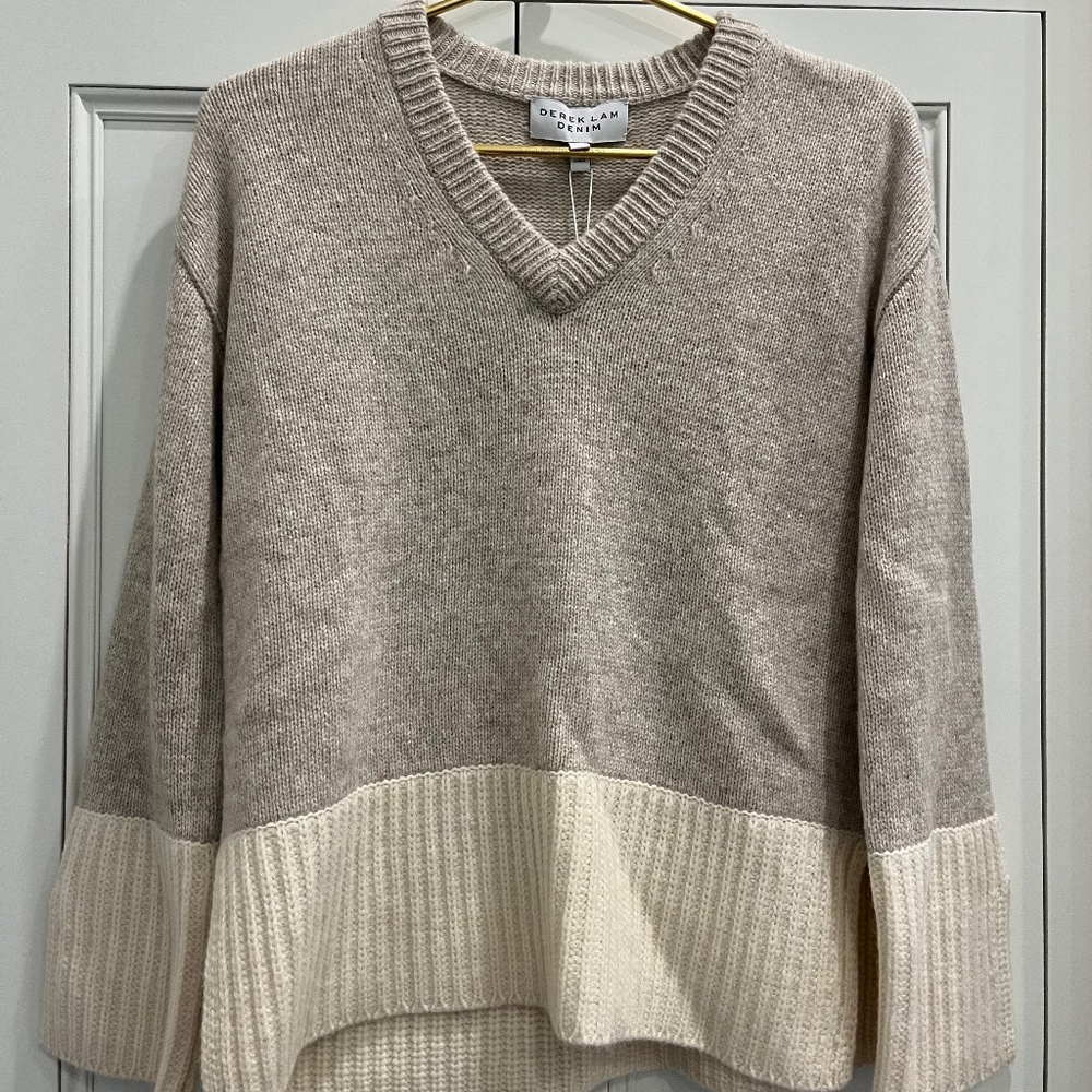 Derek Lam Denim Oatmeal / Ivory wool v-neck sweater